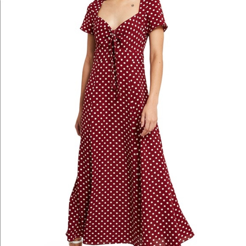 Callipygian polkadot sweetheart neckline dress
